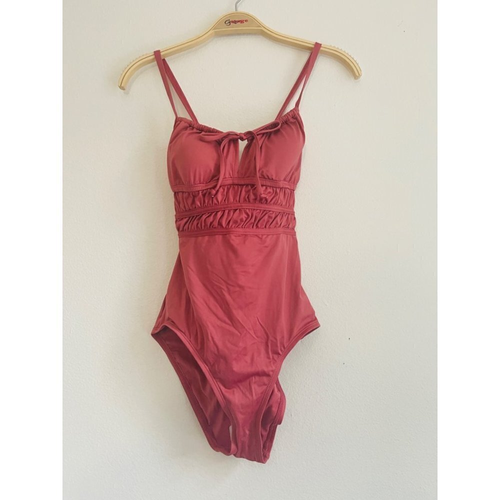 NWT Kona Sol swim suit flattering waistline and adjustable straps Sz 4-6